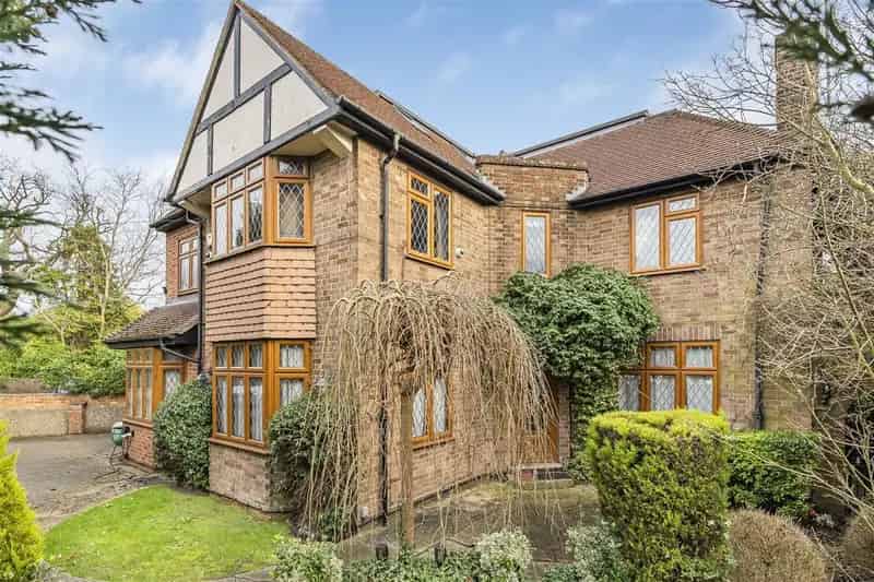 7 Bedroom Detached House For Sale