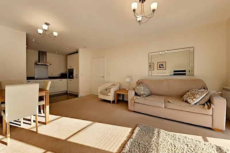 2 Bedroom Flat for Sale in Farnborough Wallis Square