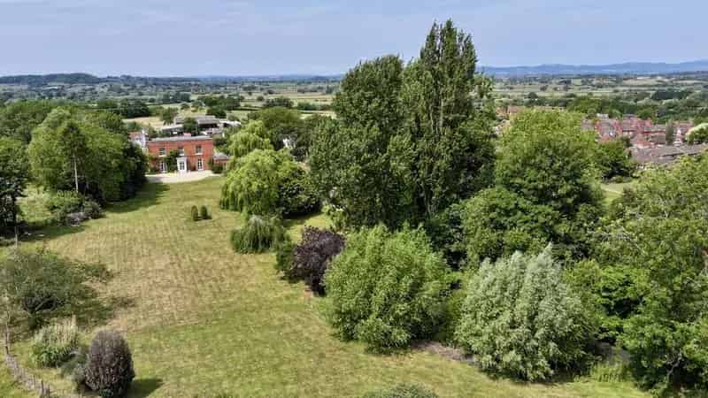 7 Bedroom Detached House For Sale