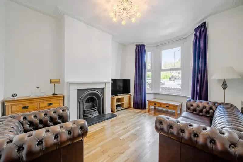 2 Bed Ground Floor Flat Ladywell Village Private Garden Garage