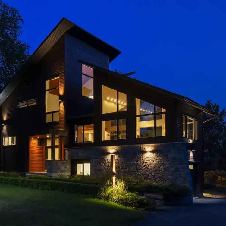 Contemporary Mountain View House near Saint-Sauveur