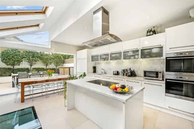 Four Bedroom Terraced House for Sale in Fulham SW6