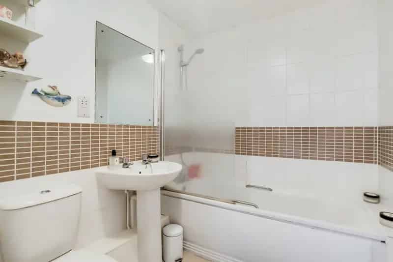 Modern Flat near Earlsfield and Wandsworth Town Stations