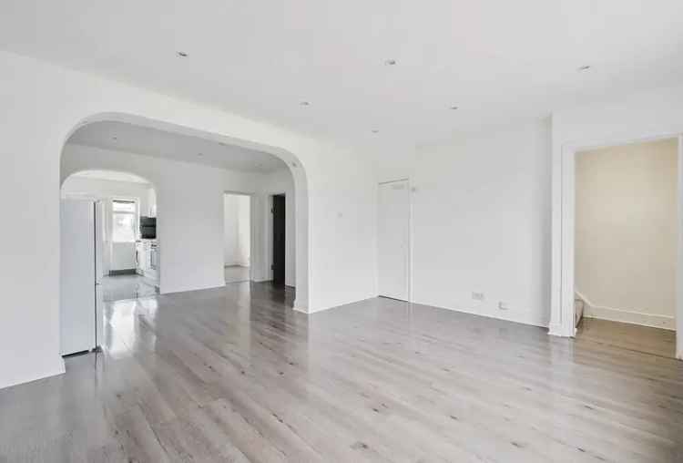 4 Bedroom House for Sale in Worcester Park