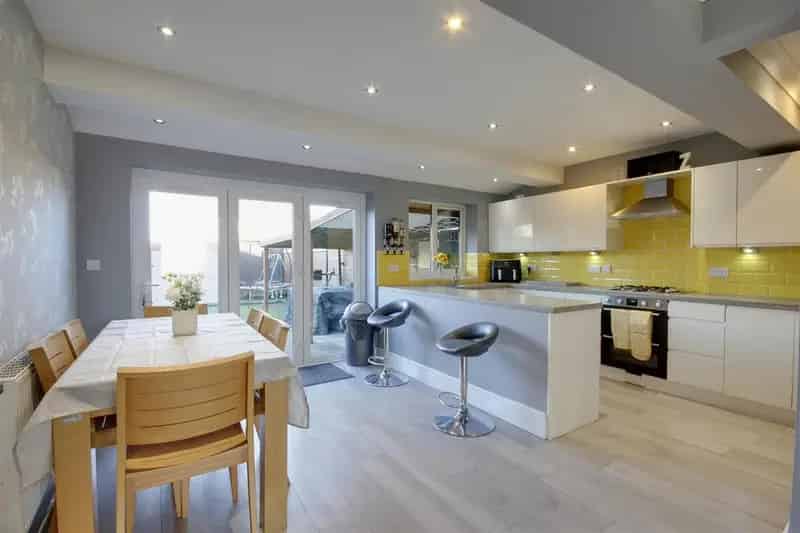 5 Bedroom Semi-Detached House for Sale