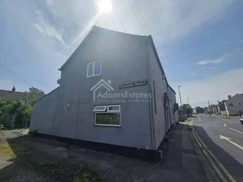 5 Bed Property For Sale - Multi-Unit Investment Opportunity