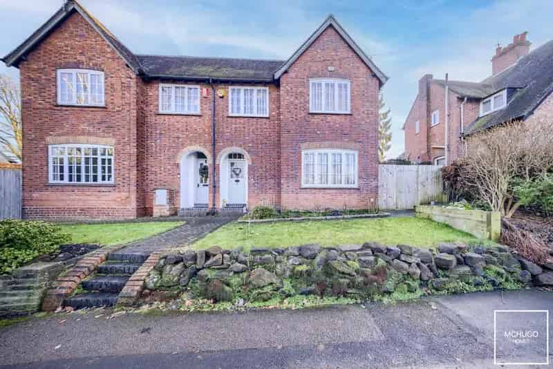 3 Bedroom Semi Detached House Moor Pool Estate