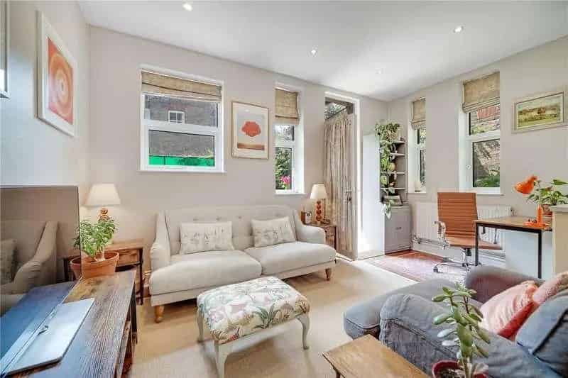 2 Bed Flat for Sale - Elegant Ground Floor Apartment