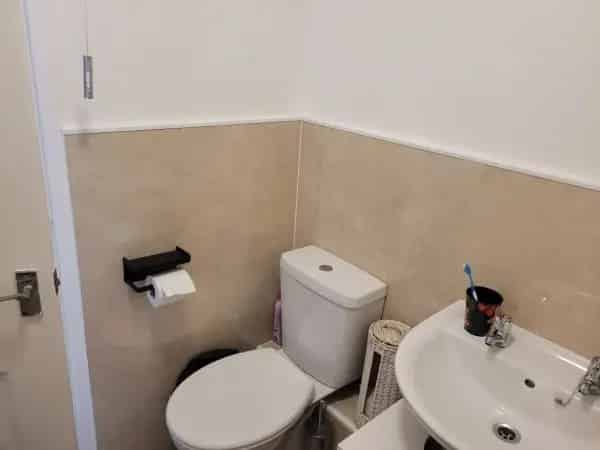 4 Bedroom Family Home Near Schools and Park