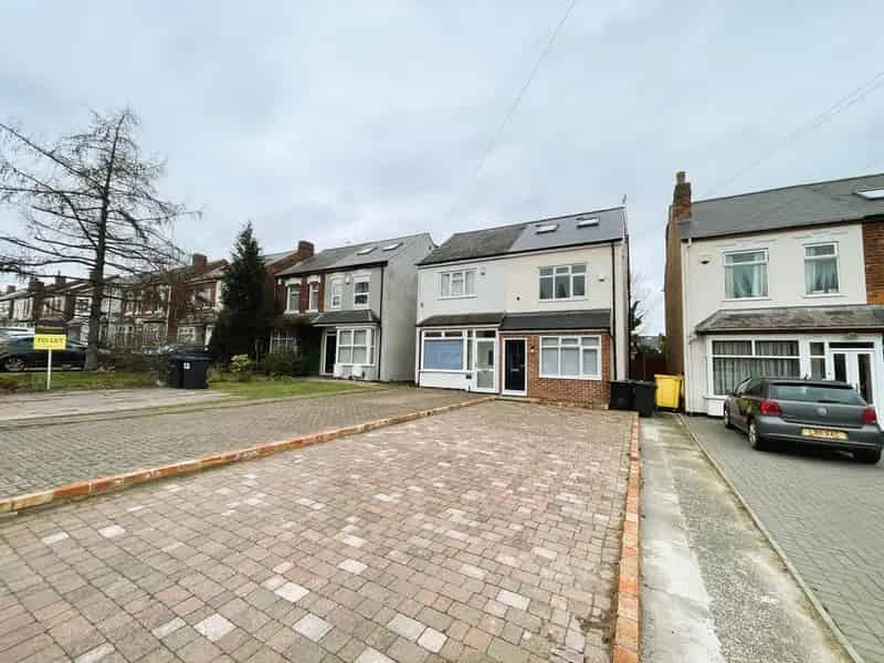 4 Bedroom Semi Detached House for Sale in Selly Oak