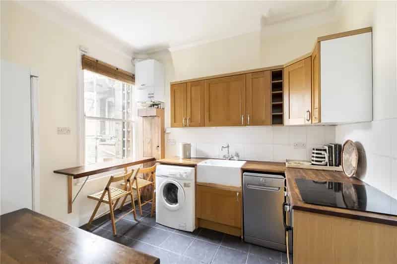 2 Bedroom Flat Apartment in London Leigham Court 775 sq ft Near Streatham Hill Station