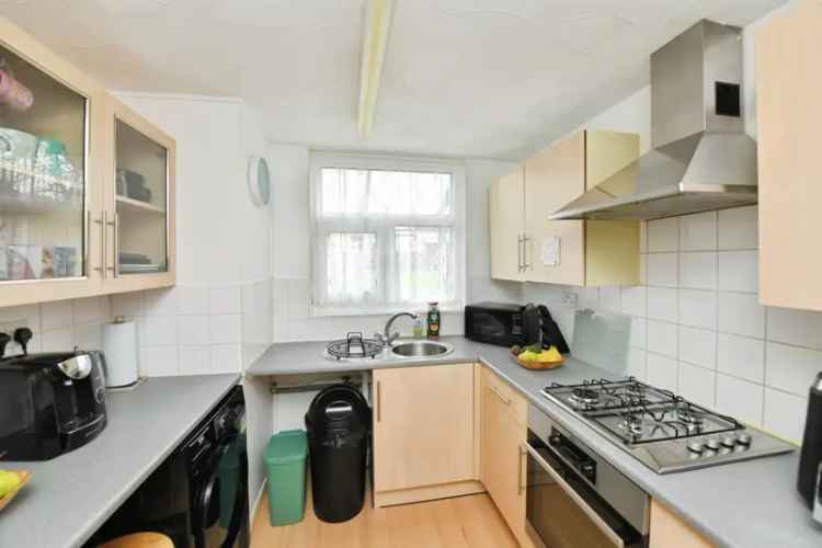 3 Bedroom House with Garage and Parking Modern Comfortable Family Home