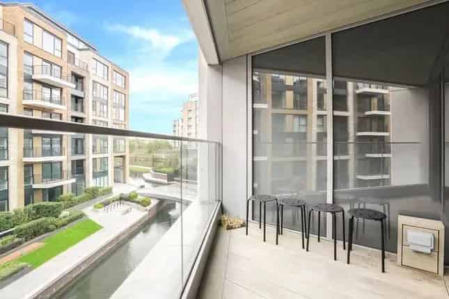 Luxury 2-Bedroom Apartment for Sale in Chelsea Creek London