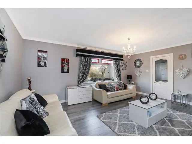 3 bedroom end-terraced house for sale