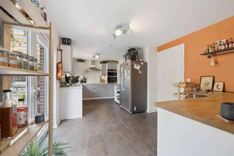 Four Bedroom Detached Villa with Home Office and Garden