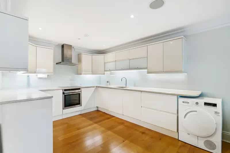 South Kensington 2-Bedroom Apartment in Stanhope Gardens