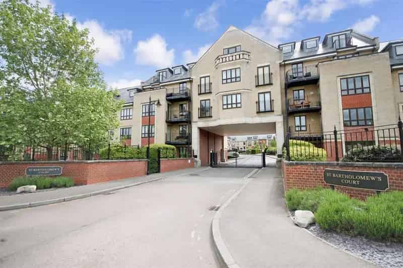 2 Bedroom Apartment for Sale in Cambridge Chain Free