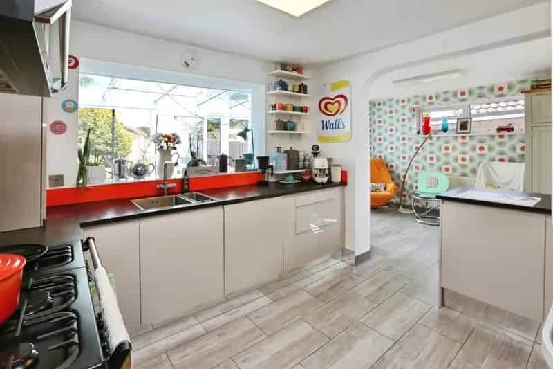 Four Bedroom Semi Detached Family Home with Garden Office