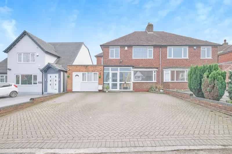 Four Five Bedroom Semi Detached House with Annex