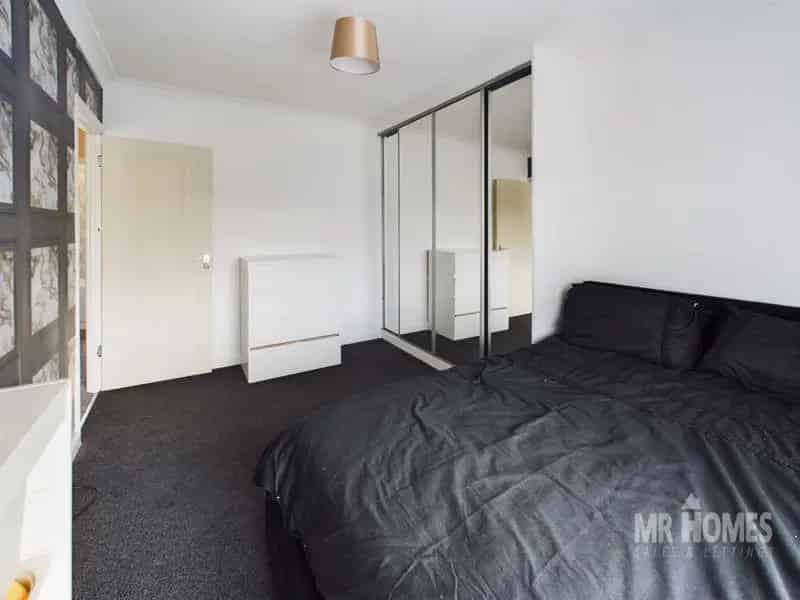 3 Bed Semi-Detached House For Sale
