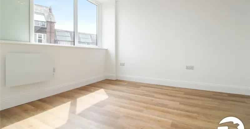 1 Bedroom Apartment Gravesend High Speed Rail Links Modern Amenities