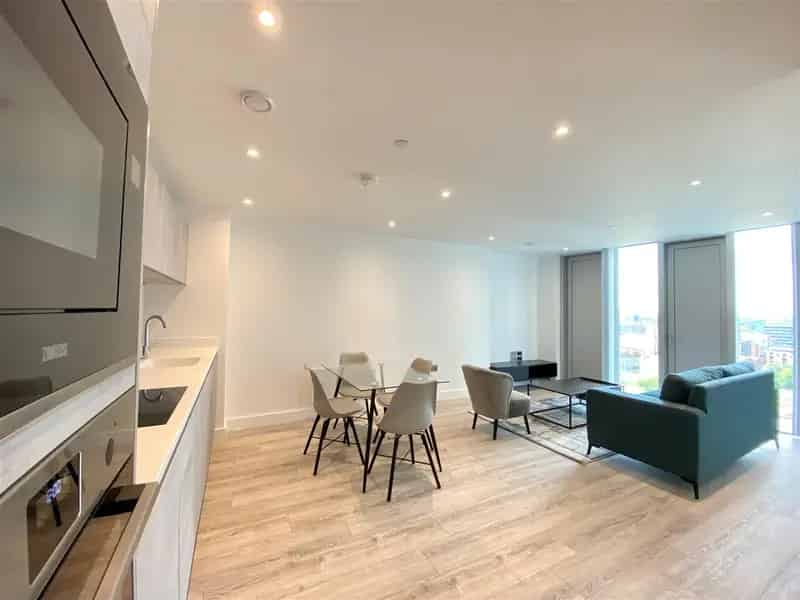 2 Bedroom Furnished Apartment Manchester City Center