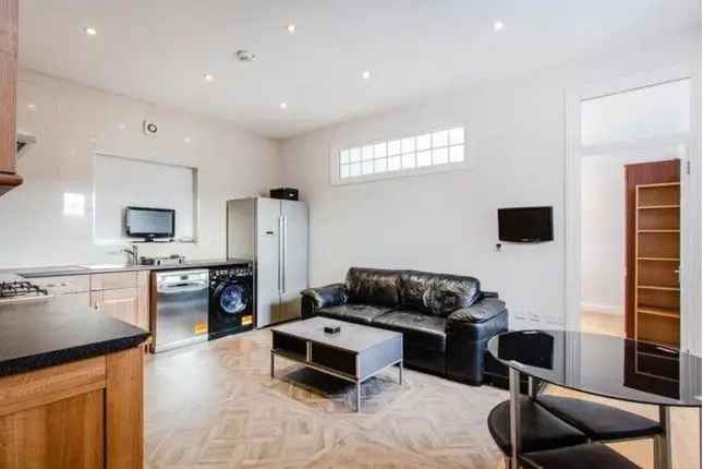 Flat to rent in Camden Road, Islington, London N7