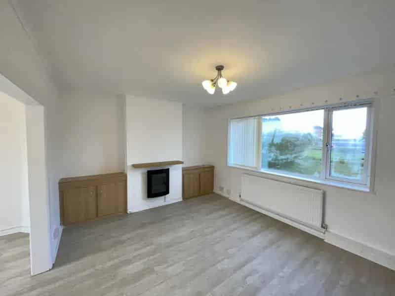3 Bedroom House with Garden Two Reception Rooms Available Now