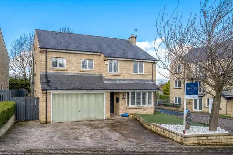 5 Bedroom Detached House For Sale