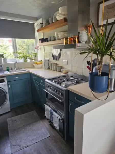 Well Kept Newly Decorated Flat