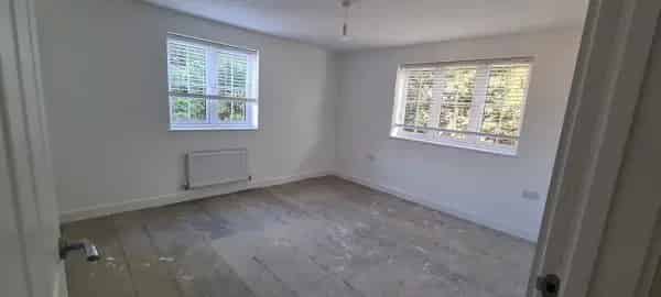 Huge Bedroom, Big Living Room, New Estate Home near Ashford and London