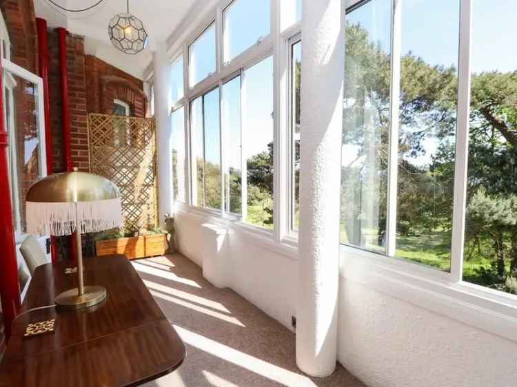 2 Bedroom Sea View Apartment Near Beach Dog-Friendly Renovated
