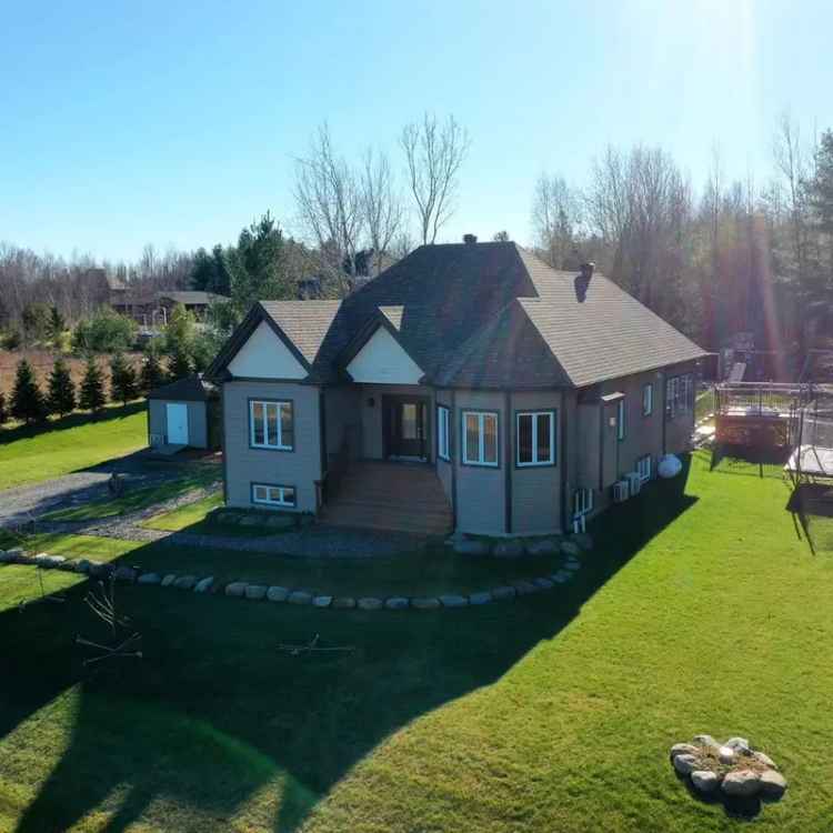 6-Bedroom House with Mont Orford Views