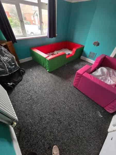 3 Bedroom House with Garden, Loft, and Downstairs Bathroom