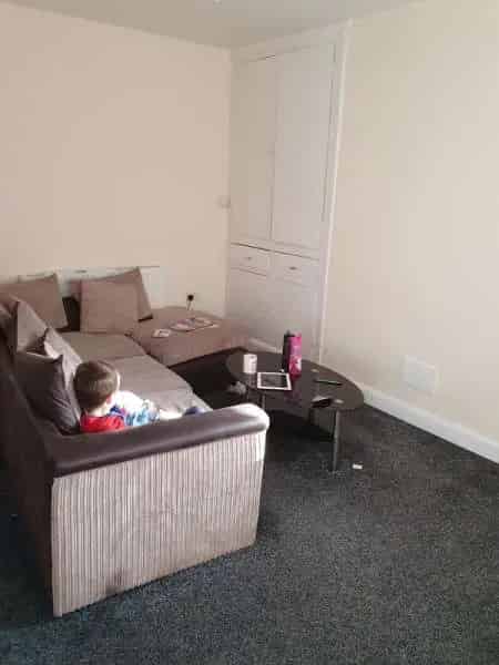 3 Bedroom House with Gardens - New Kitchen & Bathroom