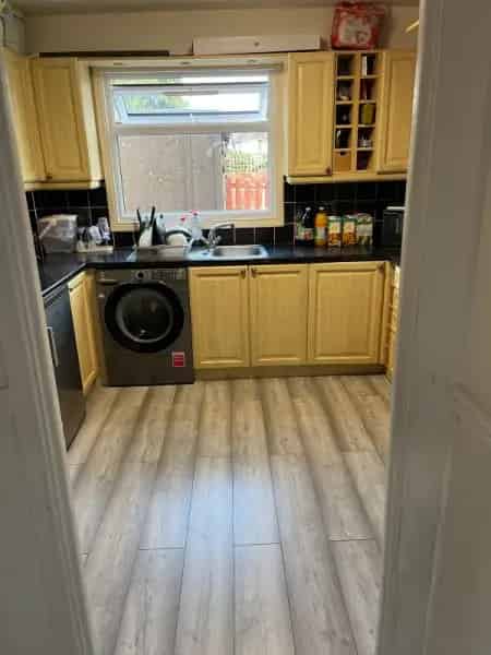 3 Bedroom Semi Detached House Big Garden Driveway