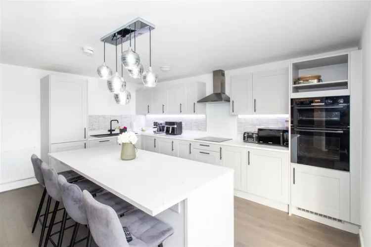 4 Bedroom Detached House to Rent