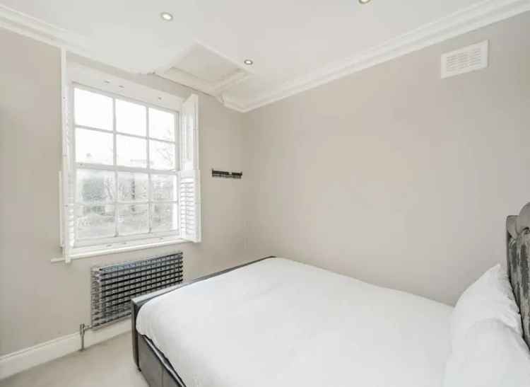 Flat For Sale in Belsize Road, London, England