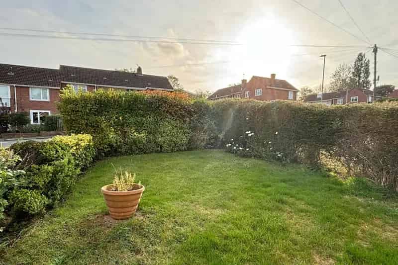 2 Bed House Leasehold Gas Central Heating Double Glazing Gardens