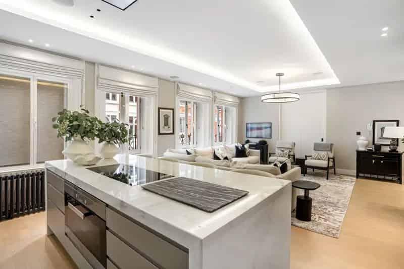 Luxury 3-Bedroom Mayfair Apartment