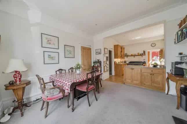 Detached House for Sale in Kingston Upon Thames