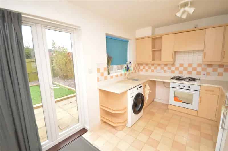 2 Bed Semi-Detached Home Near M62 and M1