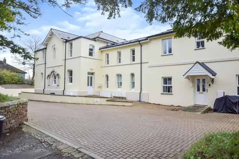 2 Bedroom Apartment for Rent Near Coast