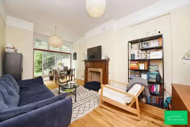 Semi-detached House for Sale Muswell Hill Road London N10