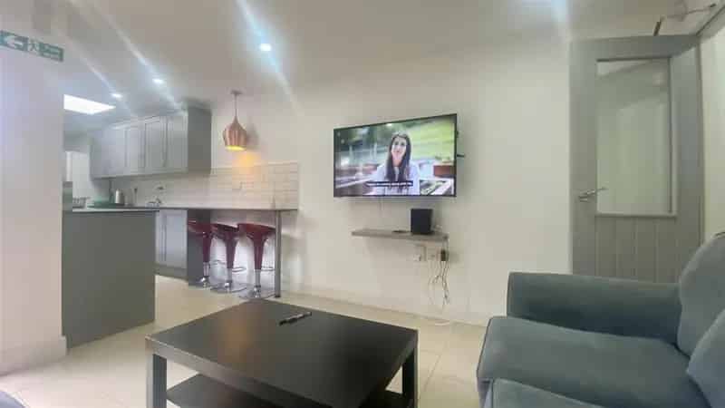 5 Bedroom En-Suite House Near Coventry University - Bills Inclusive