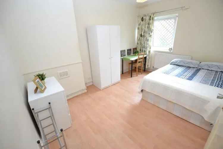 4 Bedroom Flat to Rent in Whitechapel, East London