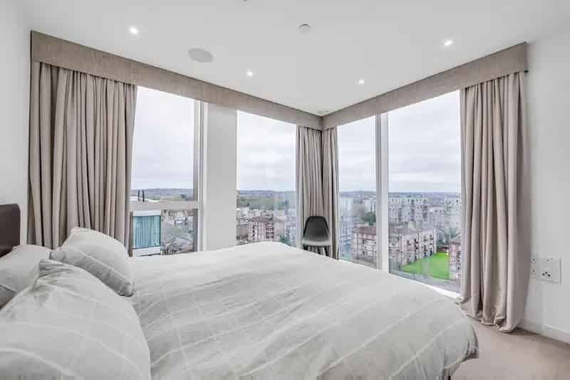 Spacious 3-Bed 2-Bath Flat with Two Balconies and Park Views