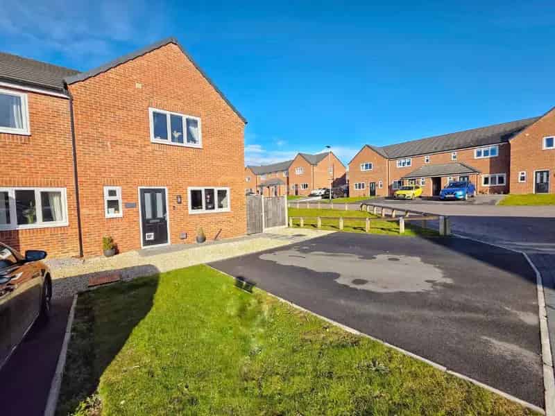 3 Bed House for Sale Modern End Townhouse