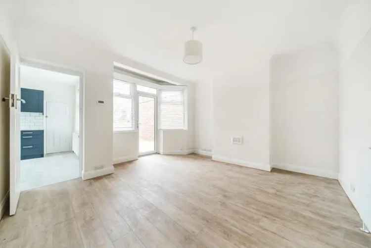 Flat For Sale in London, England