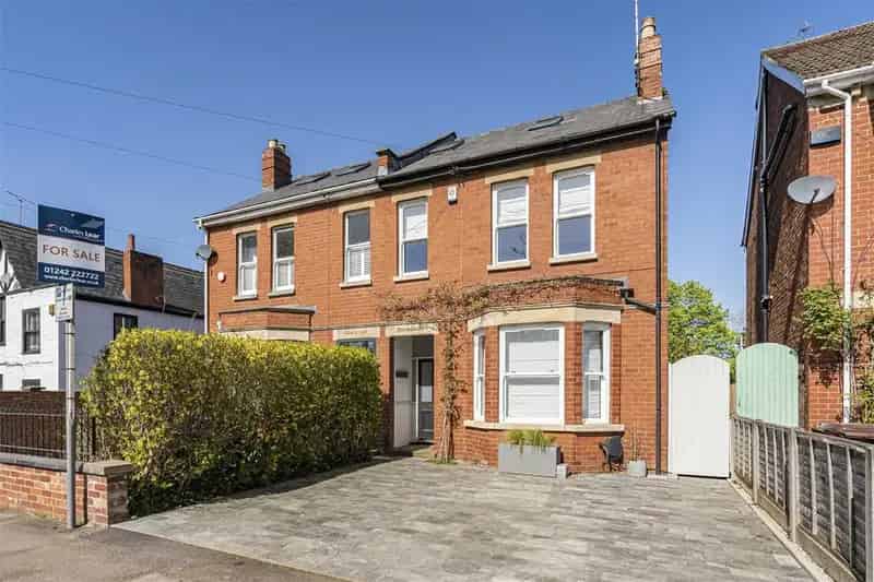 4 bedroom semi-detached house for sale